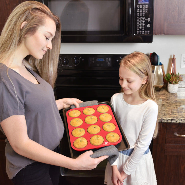 Silicone Molds [Lion, 4 Cup] Cupcake Baking Pan - Free Paper Muffin Cups -  Non Stick, BPA Free, 100% Silicon & Dishwasher Safe Silicon Bakeware Tin 